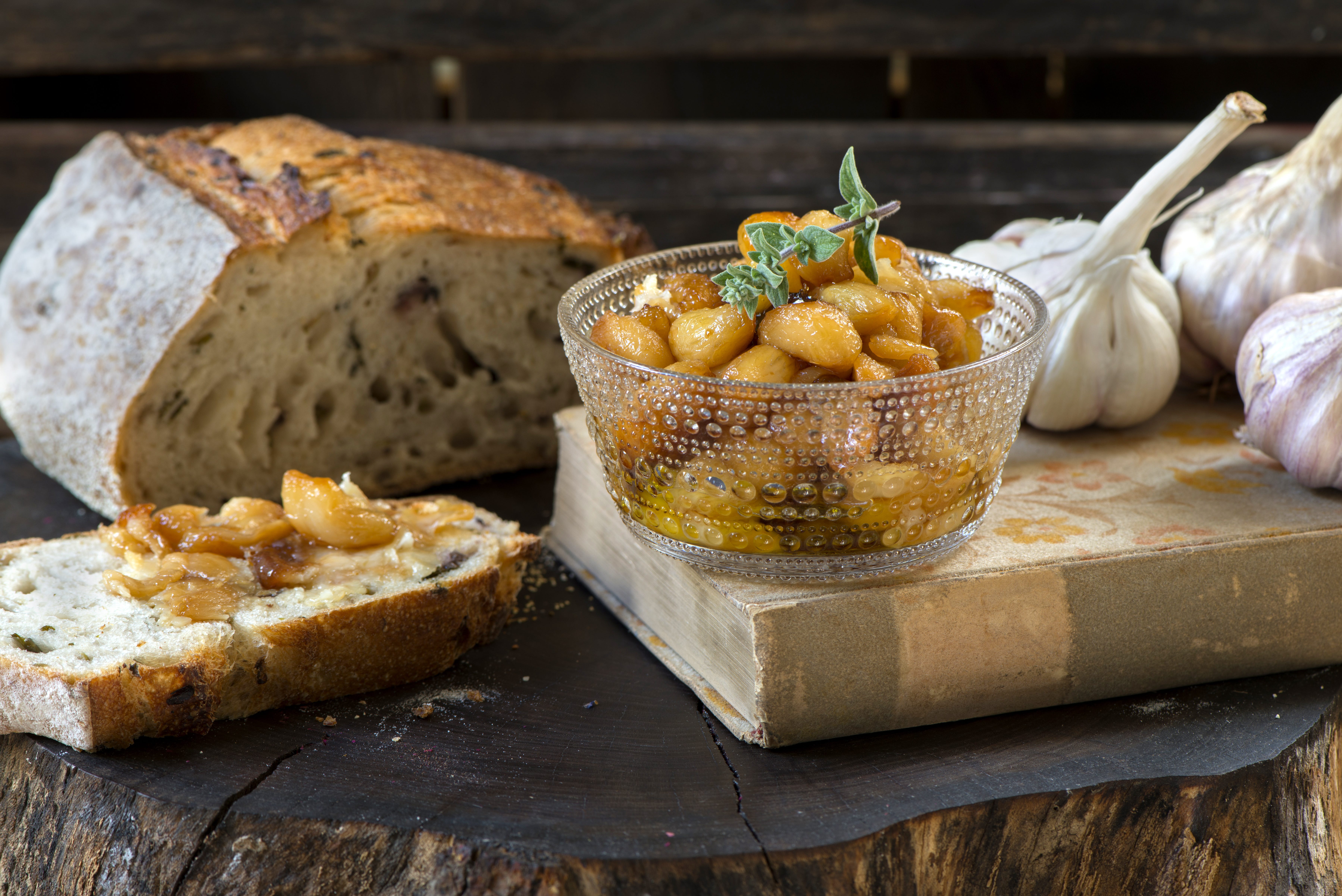 Steam Combi Recipe: Confit Garlic in a Steam Oven 