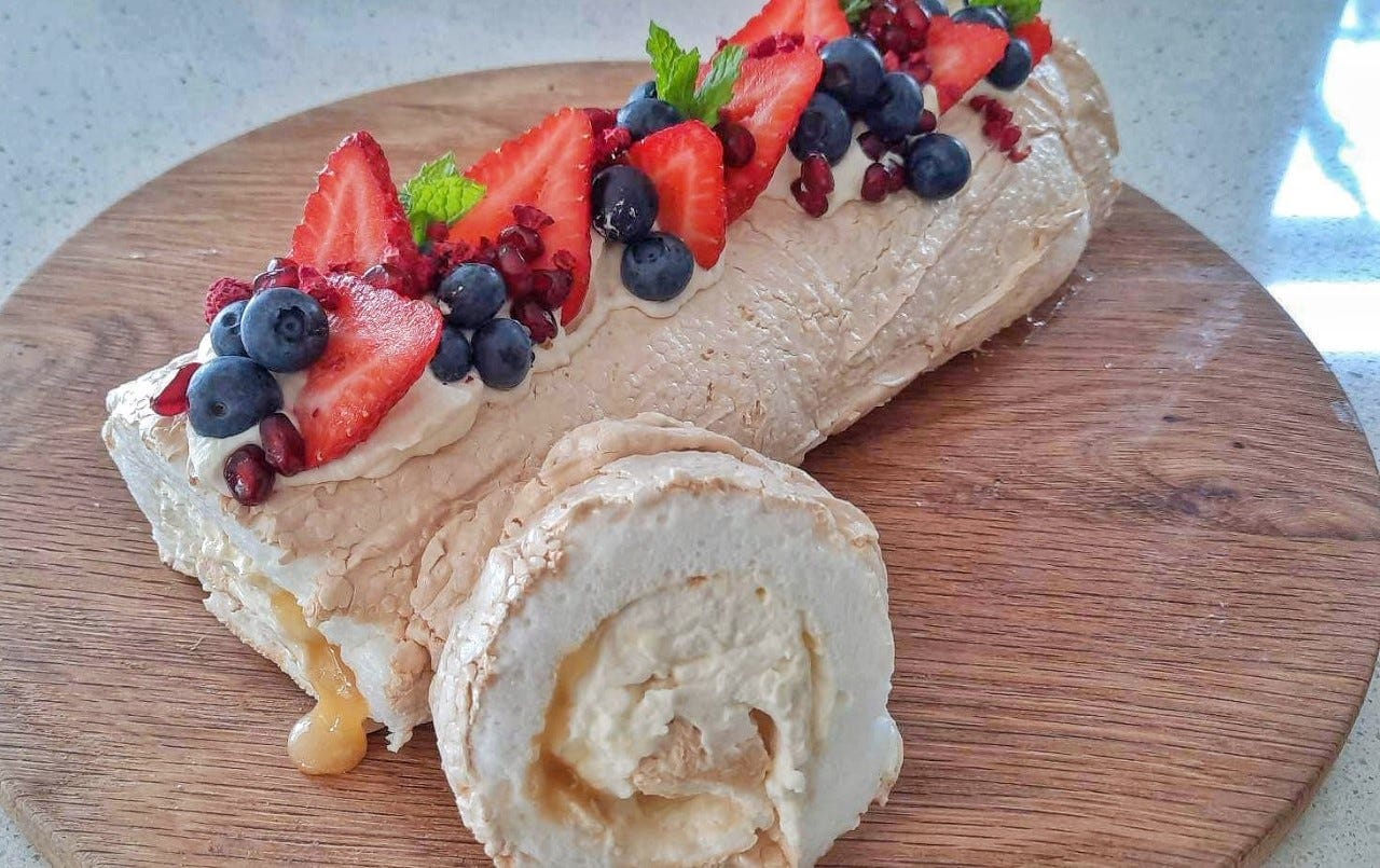 Pavlova Roulade