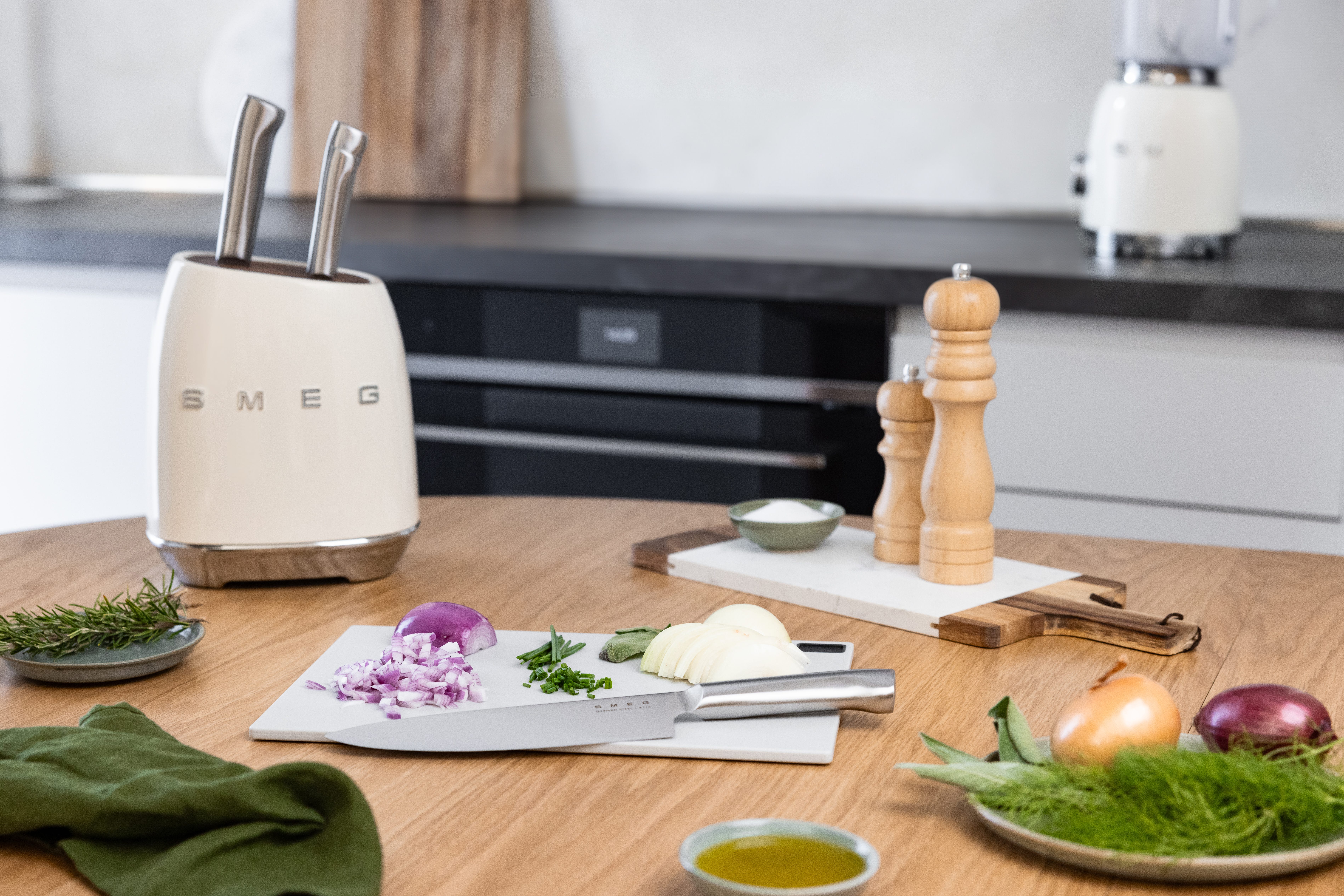 Product Feature: Smeg Knife Block
